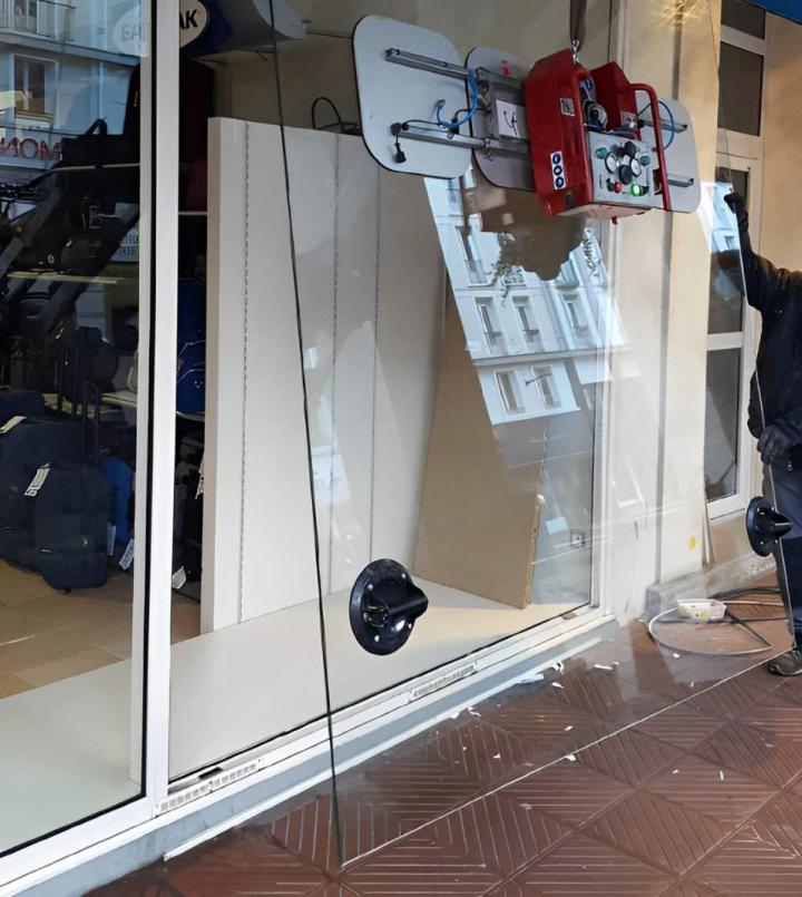 Pose de vitrines Brest